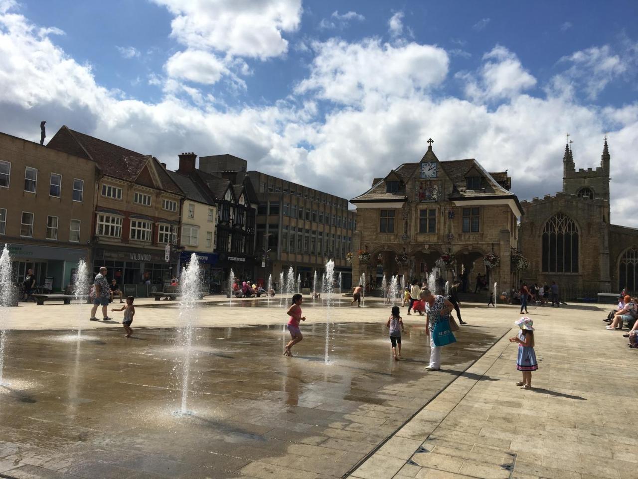 Fantastic Hampton Centre Stay Пітерборо Екстер'єр фото